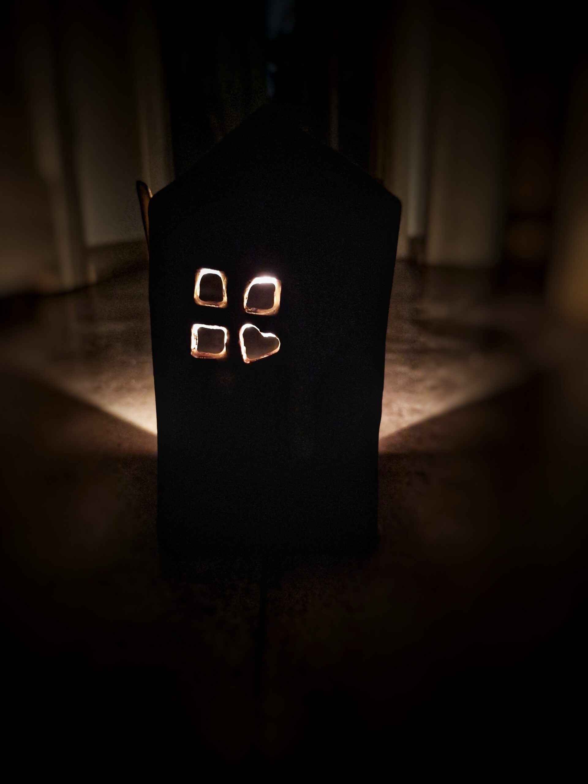 Świecznik - mroczny domek - obrazek 8