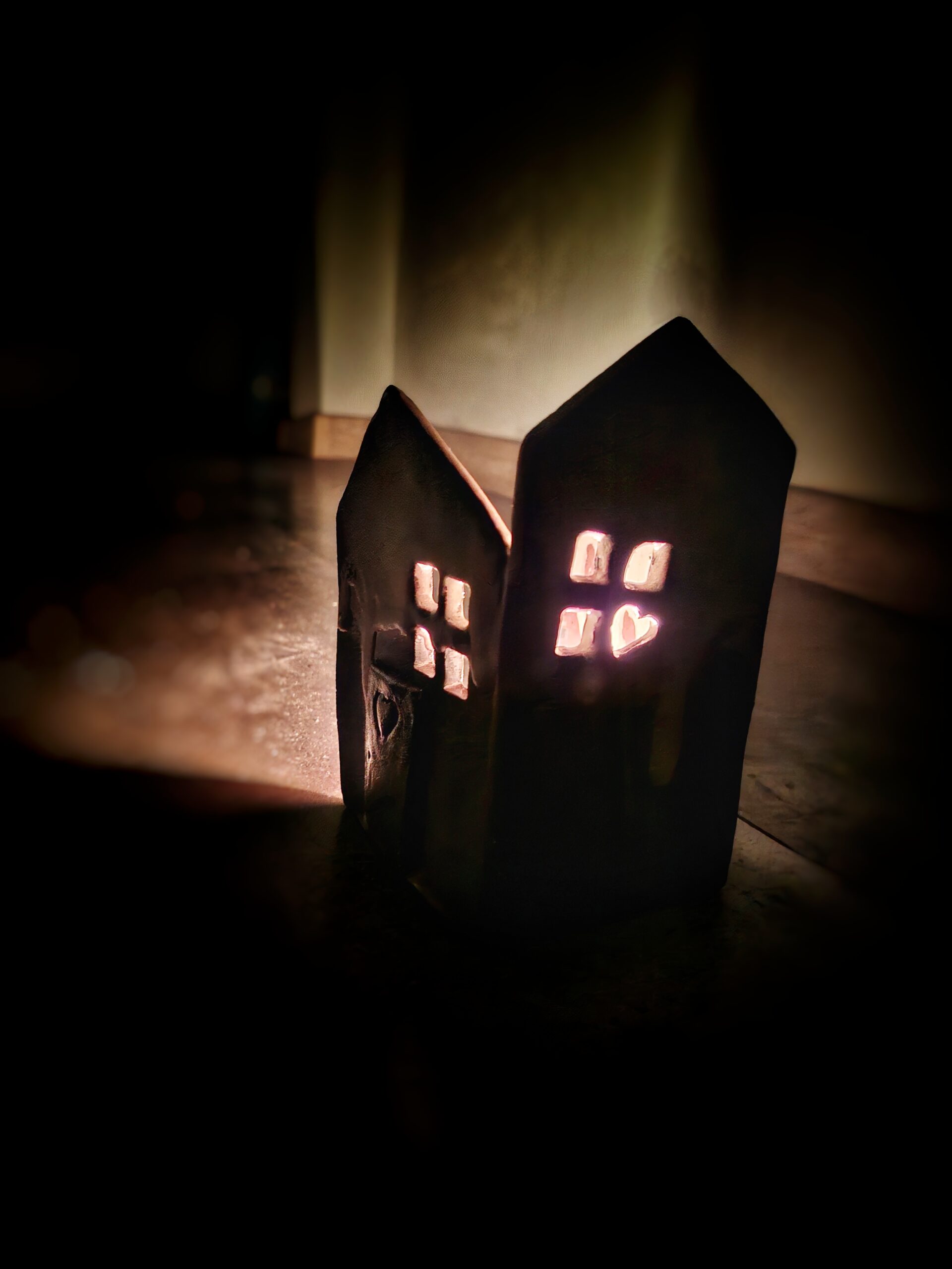 Świecznik - mroczny domek - obrazek 7