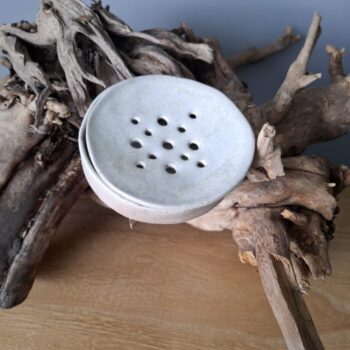 Okrągła 'perłowa’ mydelniczka