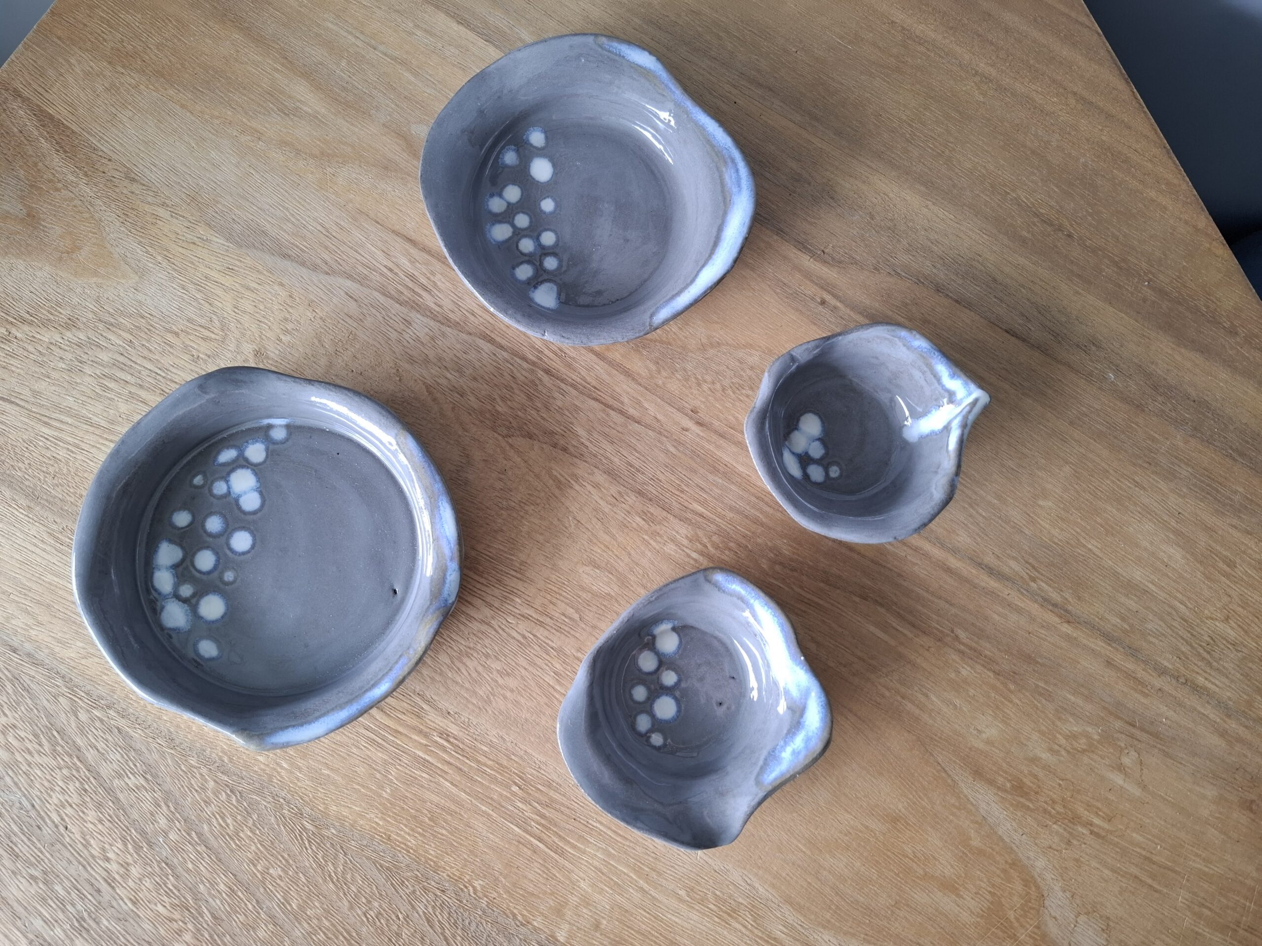 Zestaw szarych miseczek - obrazek 2