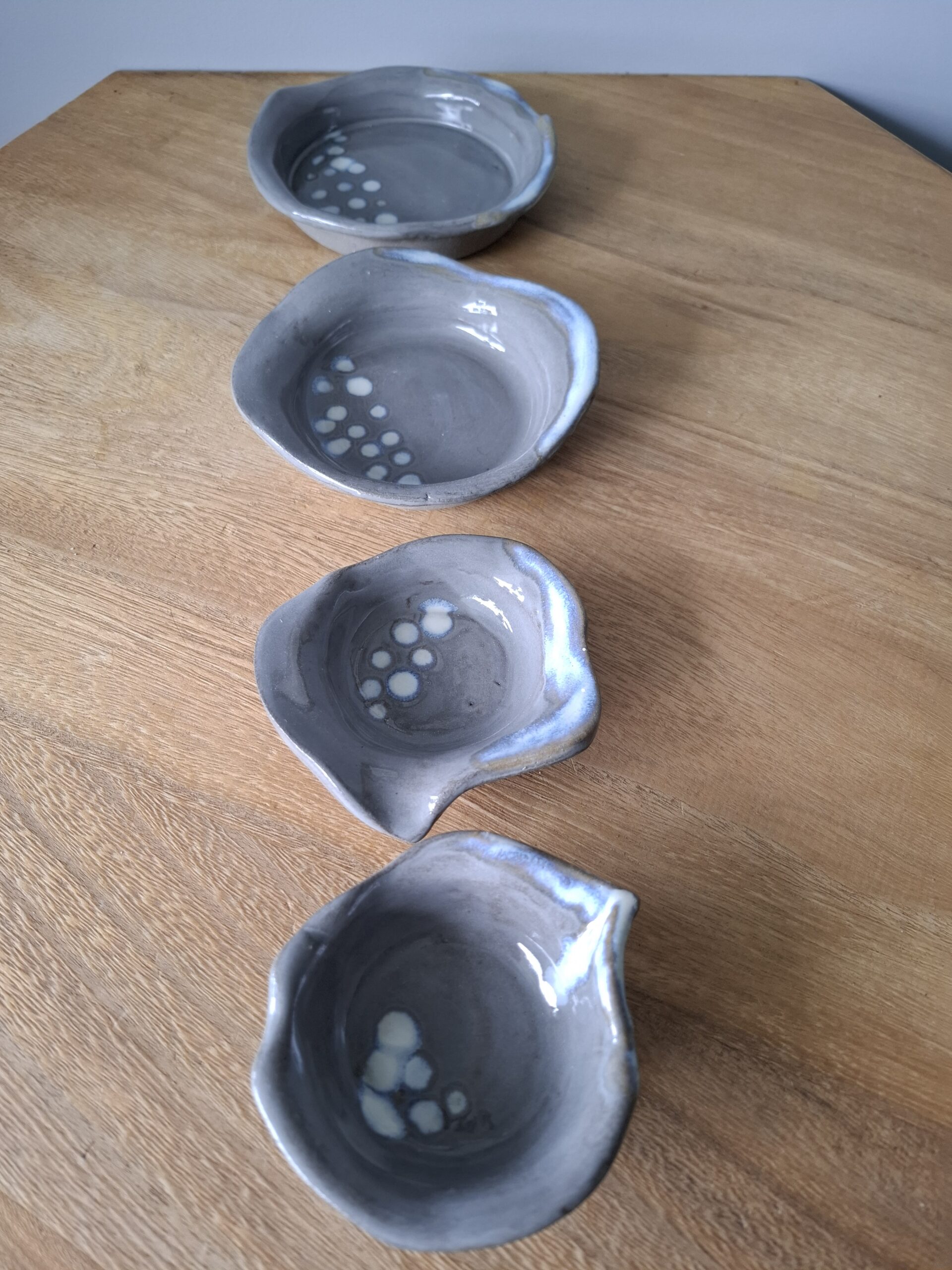 Zestaw szarych miseczek - obrazek 4
