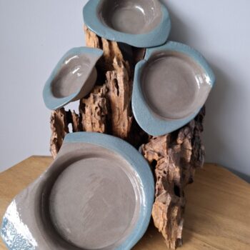 Zestaw miseczek z niebieskim akcentem