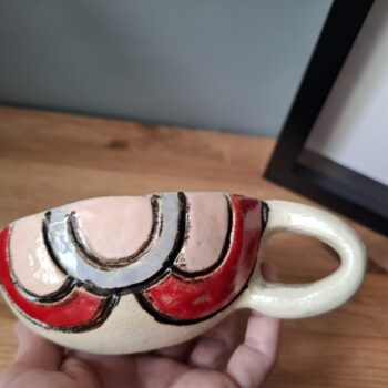 Filiżanka w czerwono-różowe koła