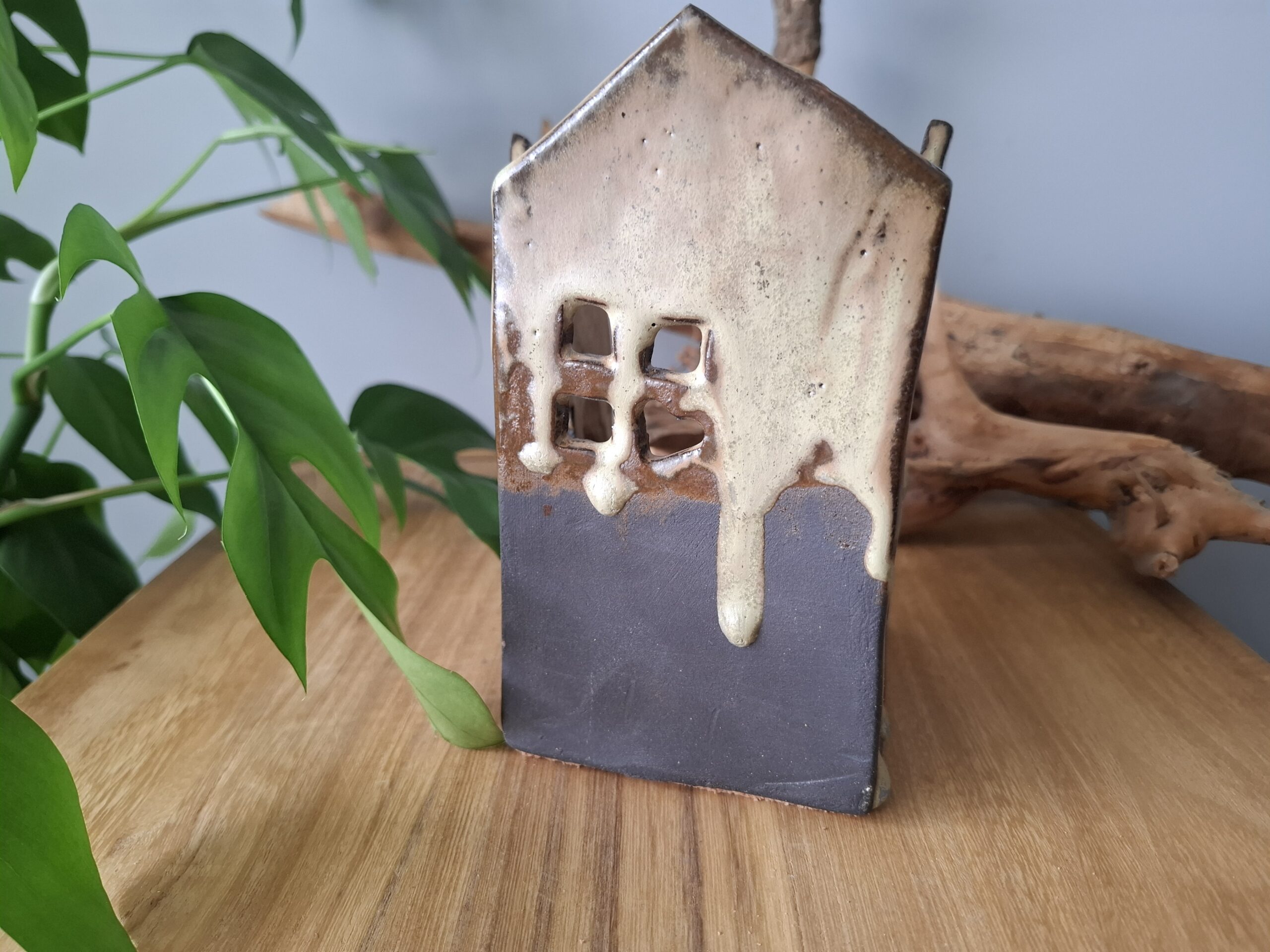 Świecznik - mroczny domek - obrazek 5