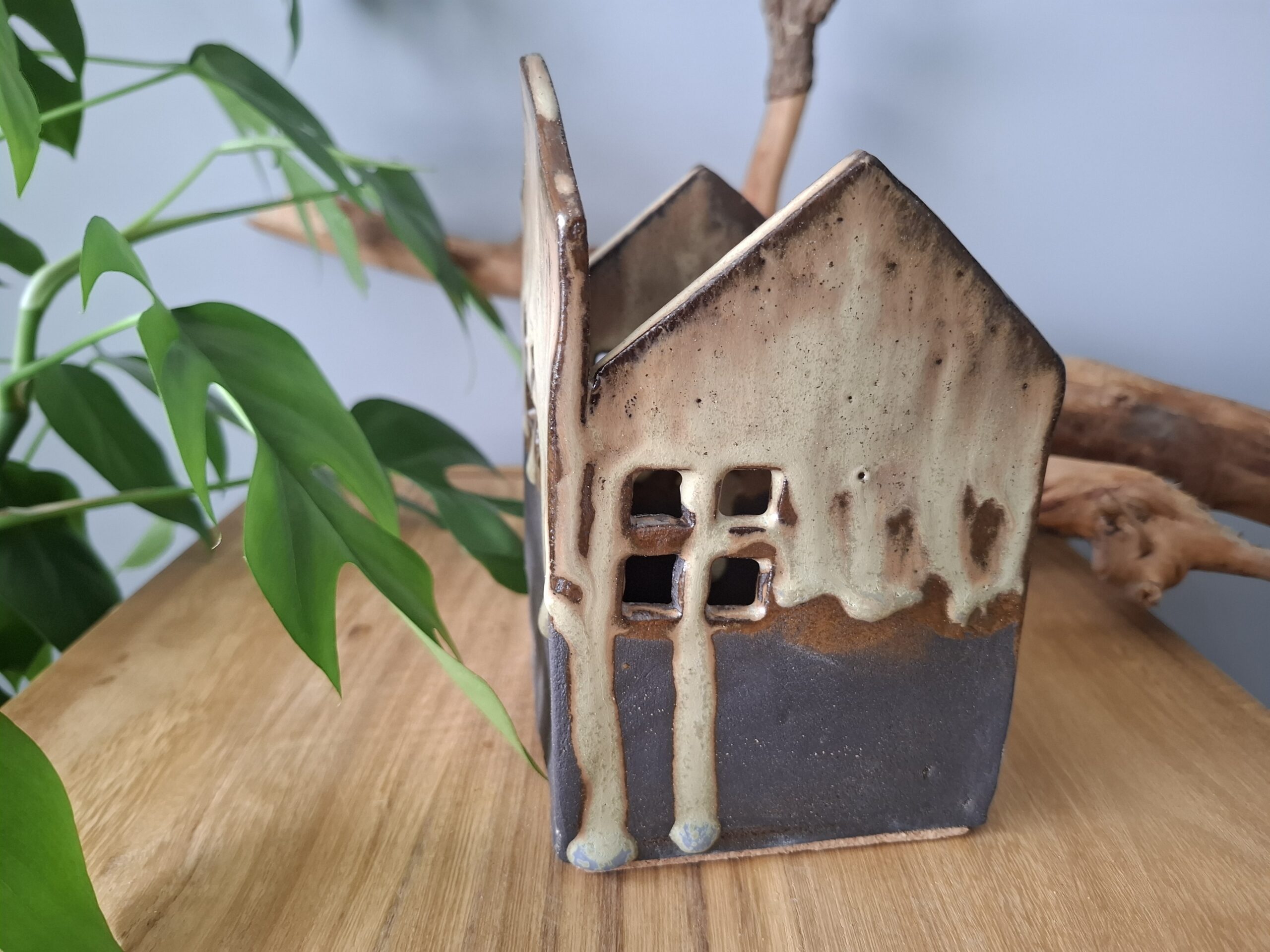 Świecznik - mroczny domek - obrazek 4