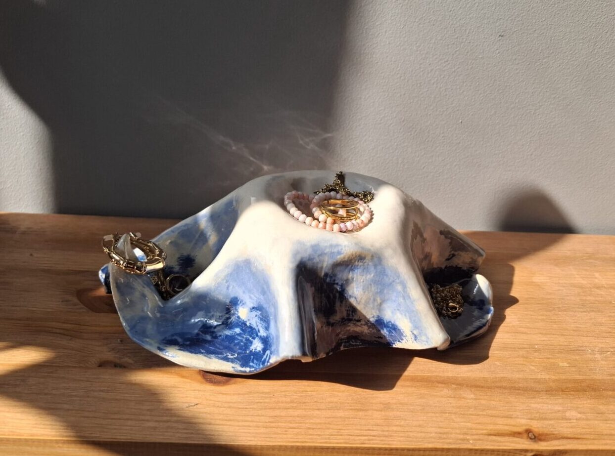 Niebieska fala - elegancka tacka na biżuterię