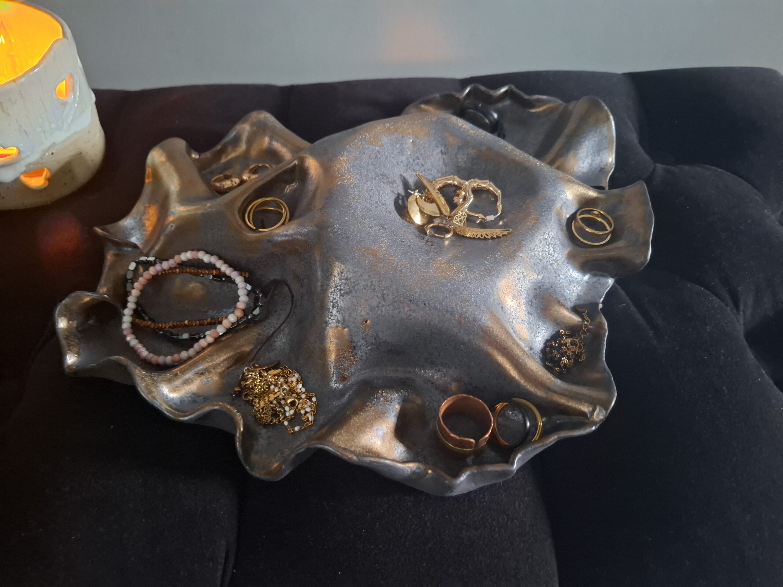 Złota fala - elegancka tacka na biżuterię - obrazek 5