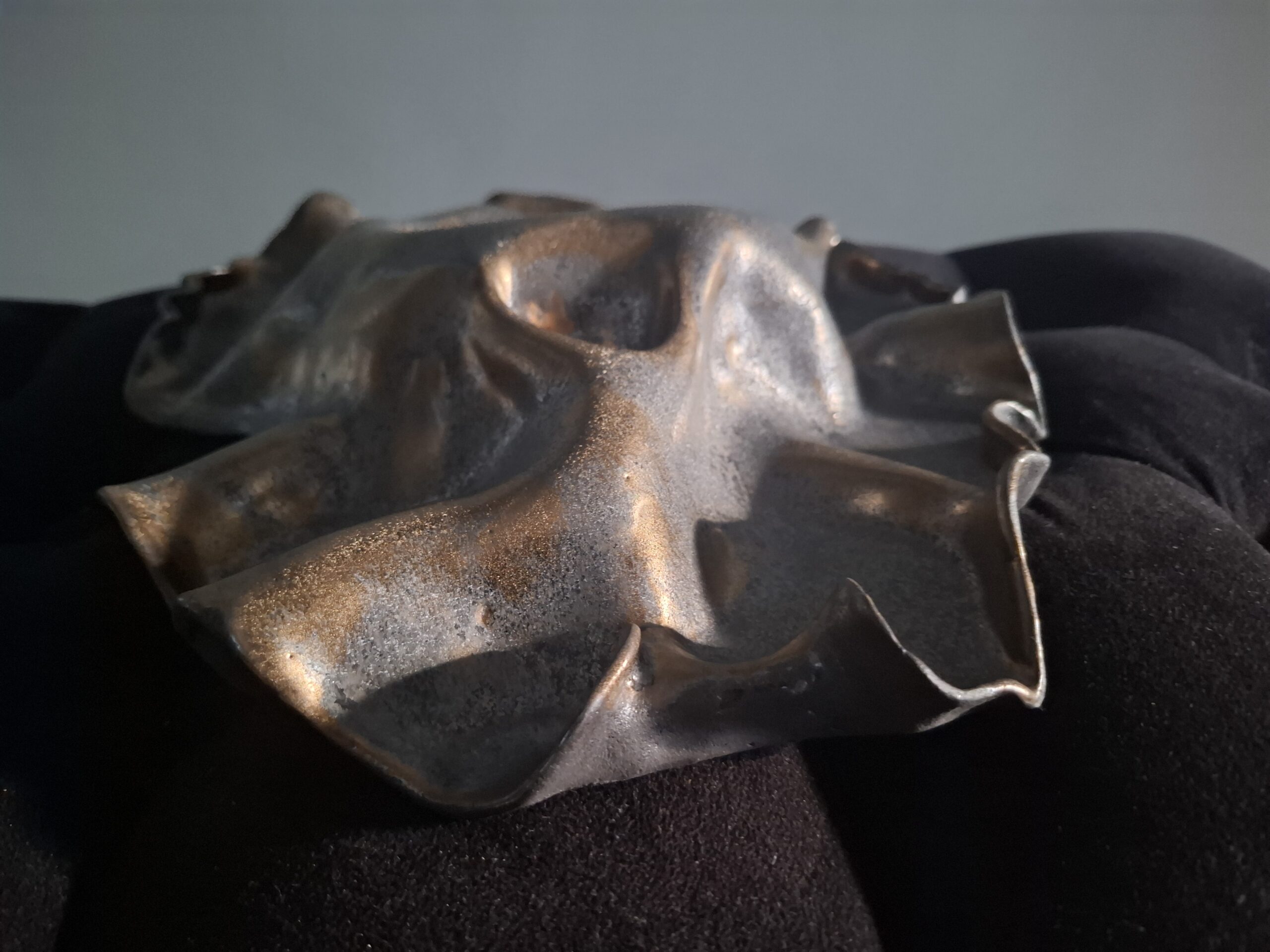 Złota fala - elegancka tacka na biżuterię - obrazek 3